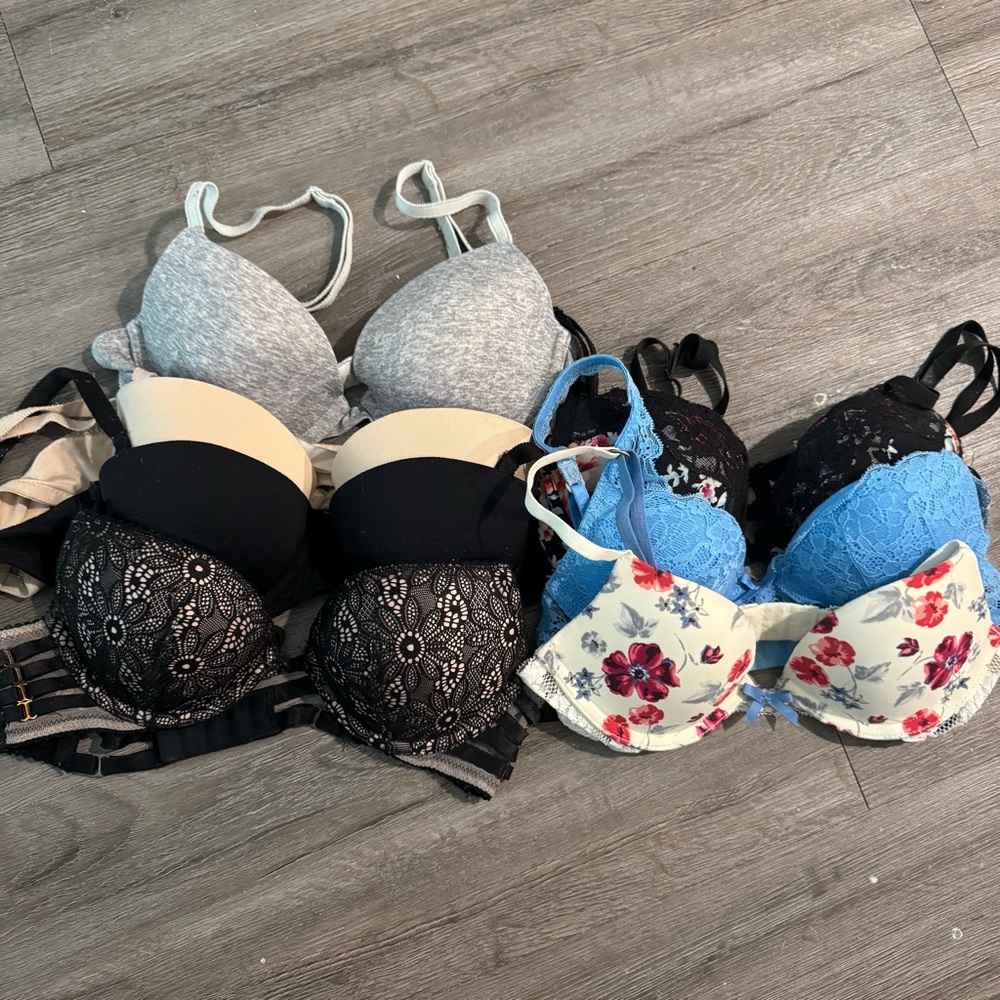 Bundle of 32A bras